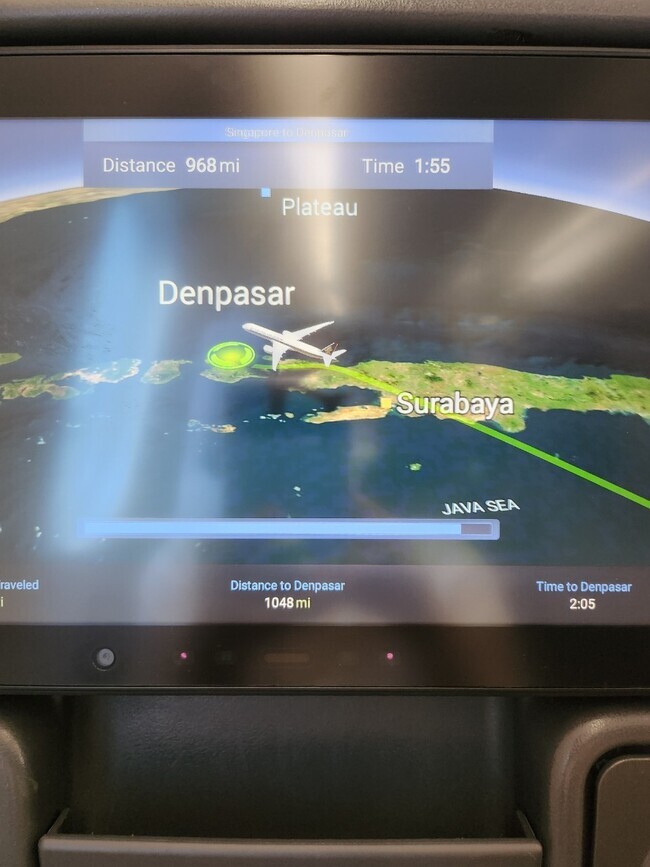 In-flight plane tracker showing a Hankyoreh reporter’s flight from Singapore to Bali. (Bae Ji-hyun/The Hankyoreh)
