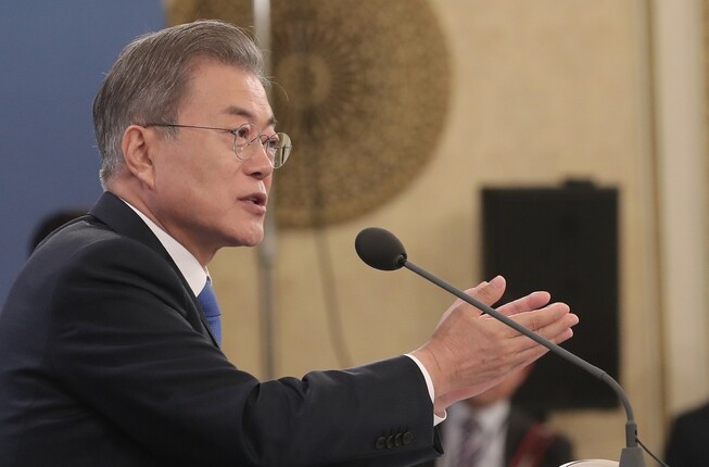 South Korean President Moon Jae-in talks with reporters during his New Year’s press conference at the Blue House on Jan. 10. (Blue House photo pool)