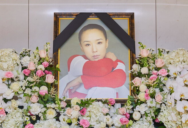 영화배우 강수연의 빈소가 8일 오전 서울 강남구 삼성서울병원 장례식장에 마련됐다. 연합뉴스