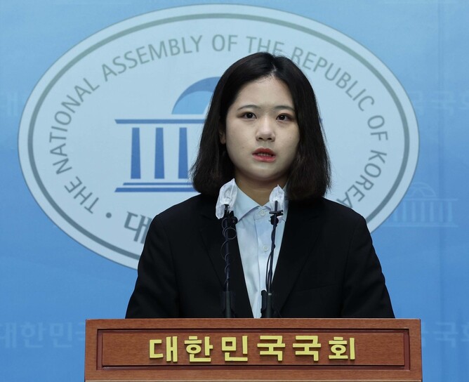 고개 숙인 박지현 “민주당 내로남불 오명 벗겠다…기회 달라”