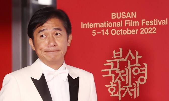 Tony Leung Chiu Wai appears on the red carpet at the opening ceremony of the Busan International Film Festival on Oct. 5. (Yonhap)
