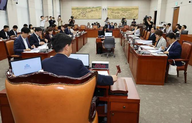 「高校教育のための国家費用の3年の延長」、国会教育委員会の可決