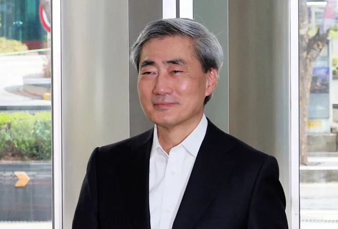 신현송 한은 총재 후보자 82억원 재산 신고..."다주택 매물 내놨다" - 뉴스 썸네일 이미지