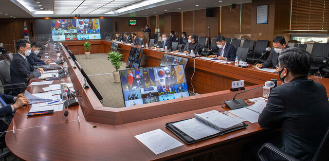 South Korean Defense Minister Suh Wook presides over a meeting of the defense project promotion committee on Feb. 22. (provided by the Defense Acquisition Program Administration)