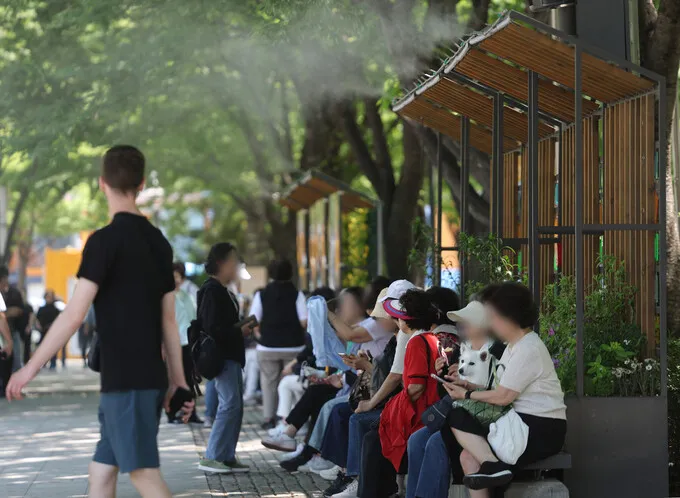 Mid-May Heatwave Hits Seoul With Temperatures Reaching 32°C