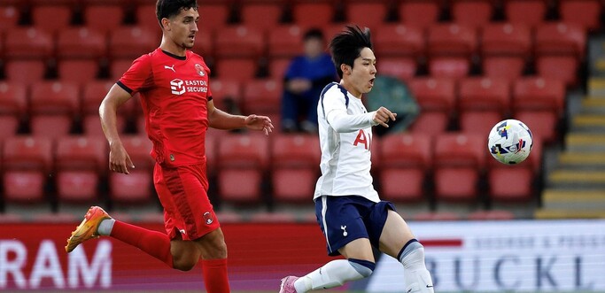 Yang Min -hyuk first played in a Tottenham uniform in a free season game of the team under 21 years old in Brisbane Road, London, England. Tottenham Hotspur Nuri House