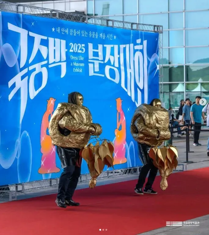 From the National Museum of Korea’s “Dress Like a Museum Exhibit” competition in 2025. (courtesy of the National Museum of Korea on Instagram)
