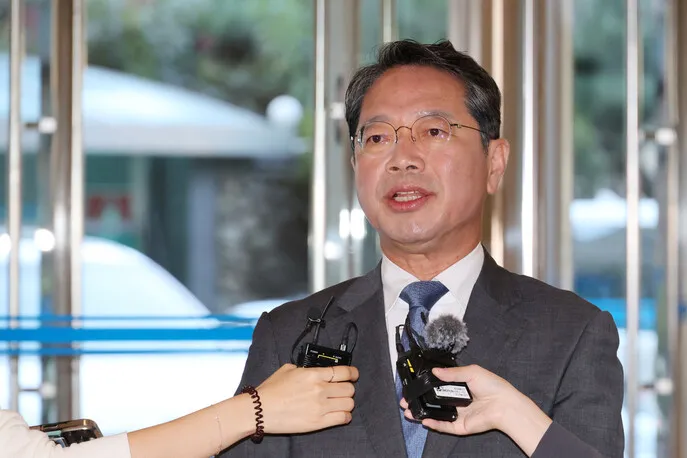 경찰, 김승원 ‘신약 청탁 의혹' 수사 착수…첫 고발인 조사