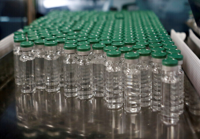 A facility in Pune, India, produces vaccines developed by AstraZeneca. (Reuters/Yonhap News)