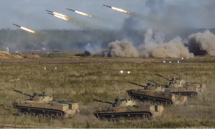 러시아, 벨라루스로도 병력 이동…우크라이나를 동·북쪽에서 포위