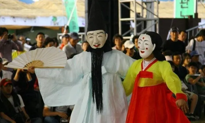 강릉 남대천에서 열리는 강릉단오제 현장