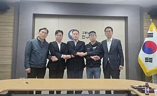'조합원 사망' 화물연대, BGF로지스와 단협 잠정합의...11시 조인식 - 뉴스 썸네일 이미지