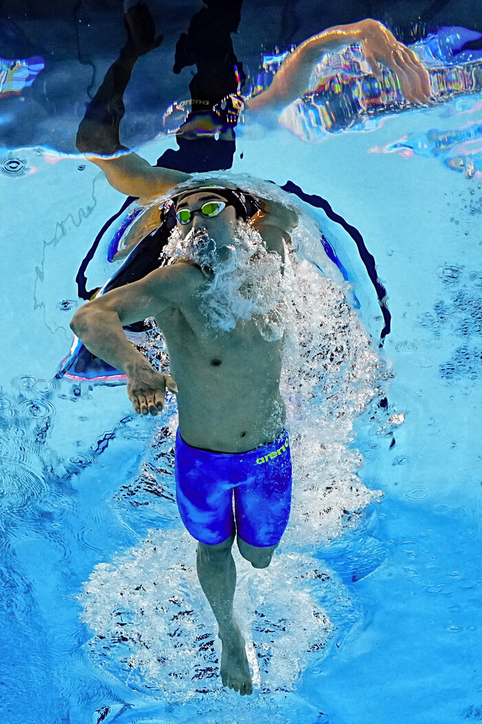Kim Woo -min is in reverse in the men's 400m qualifiers of the World Swimming Championships held on the 27th. Singapore/Reuters Yonhap News