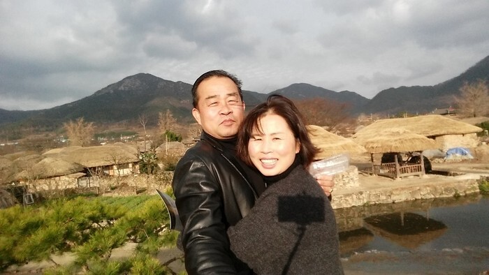Gwak and wife, to whom Gwak didn’t reveal his past as a member of the Gwangju citizens’ militia until the birth of their second son. (provided by Gwak)