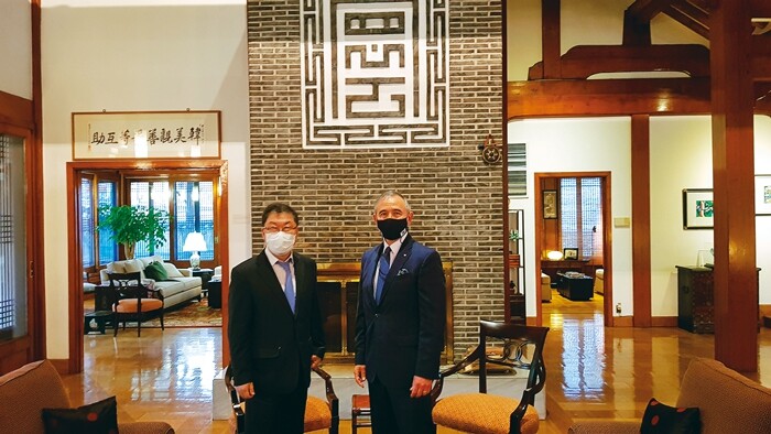 US Ambassador Harry Harris and Son Kwan-seung