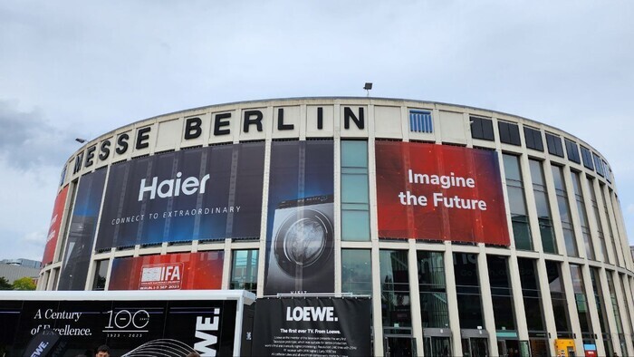 A large advertisement for Chinese home electronics maker Haier hangs above the south entrance to IFA 2023, Europe’s largest consumer electronics trade show, in Berlin. (Ock Kee-won/The Hankyoreh)