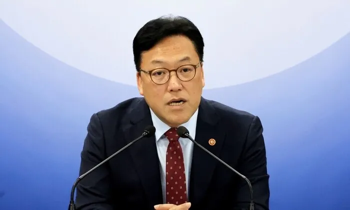 금융위원장 “빚 상환 어려운 사람만 채무 소각”