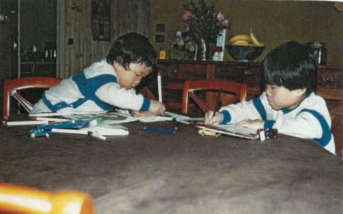 Lee’s sons Minju (right) and Minseong in February 1980. (provided by Lee)