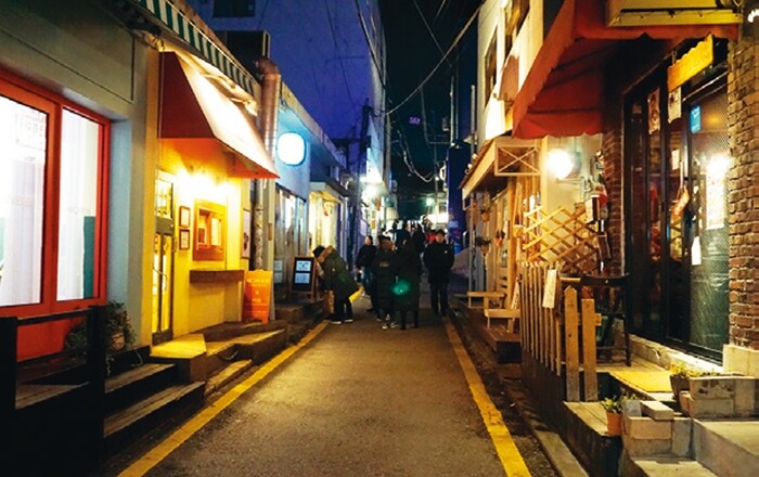 The alleyway next to Dongjin Market