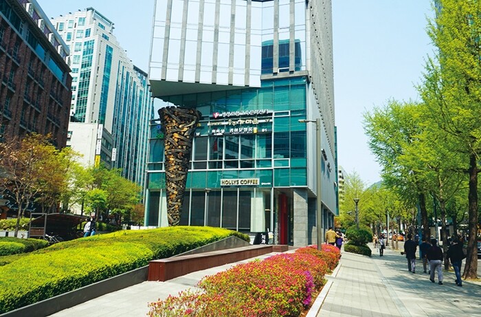 Hamel’s activities took place in the Gwanghwamun area, behind what is today the Sejong Center for the Performing Arts.