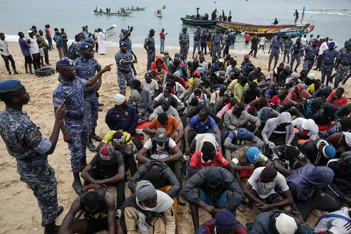 50人が難民船の手段で死亡しました