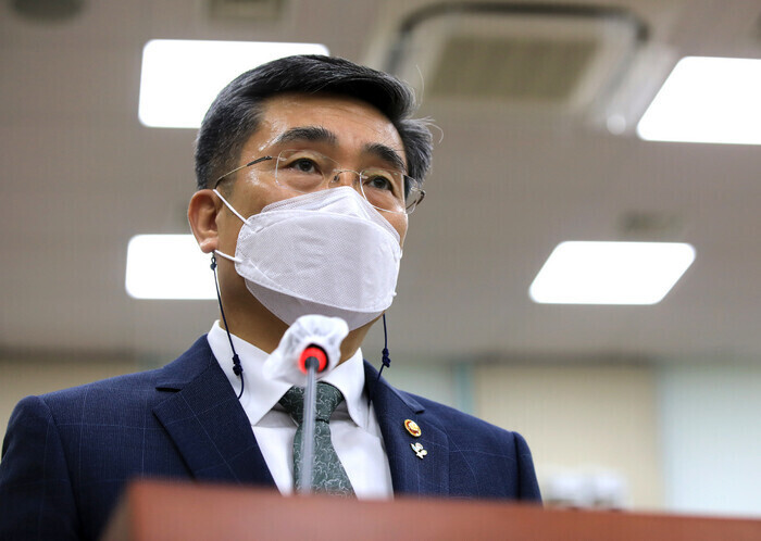 South Korean Defense Minister Suh Wook testifies before the National Assembly National Defense Committee on June 9 on the death of the Air Force master sergeant who died by suicide after being sexually assaulted. (Yonhap News)