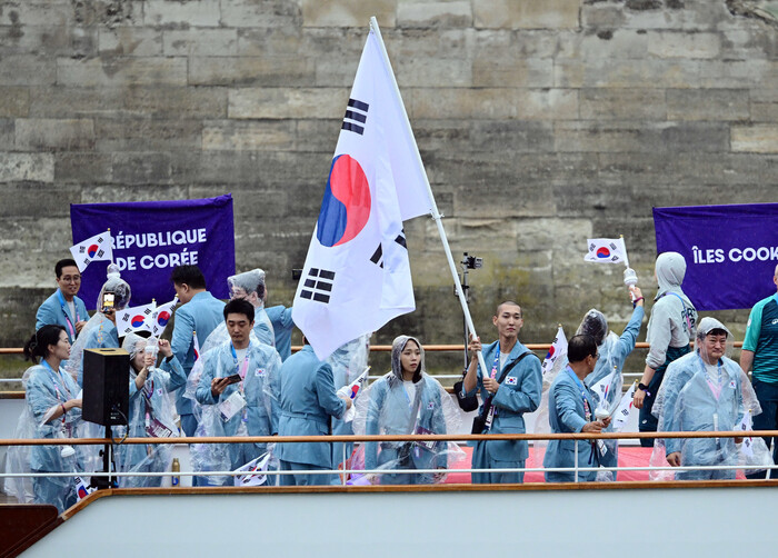 介绍韩国为“朝鲜”……巴黎奥运会开幕式“荒唐事故”