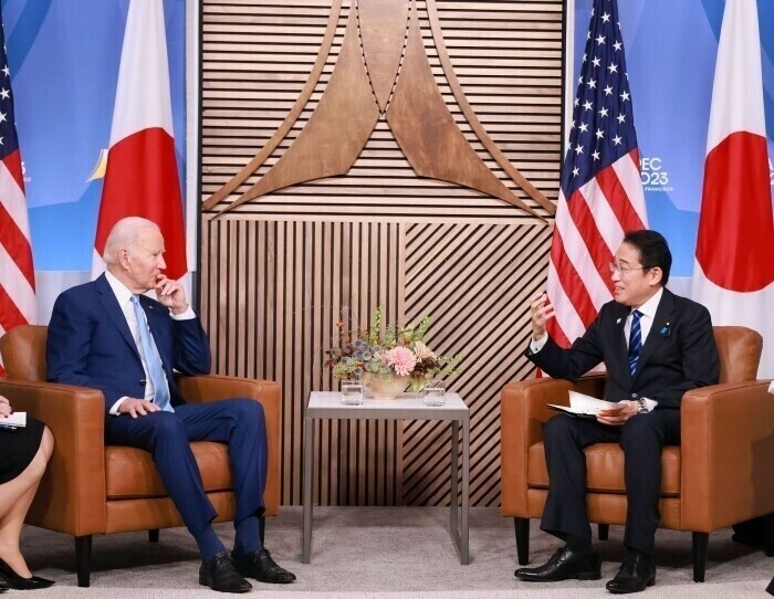 US President Joe Biden speaks with Japanese Prime Minister Fumio Kishida and in San Francisco in November 2023. (courtesy of the Prime Minister’s Office of Japan)