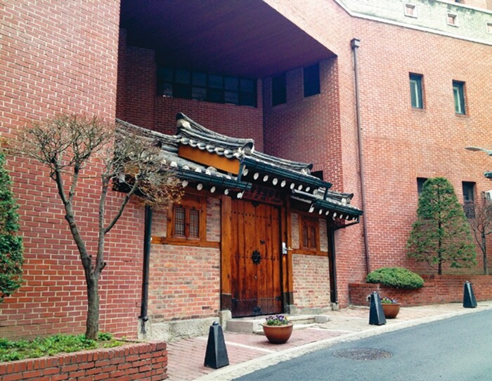 The convent of the Anglican Church of Korea, which mixes Korean and Western architectural elements