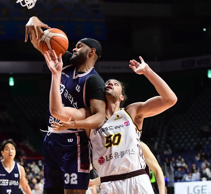 마레이·허일영 '슛폭발', 프로농구 LG 연패 탈출 1위 수성 - 뉴스 썸네일 이미지