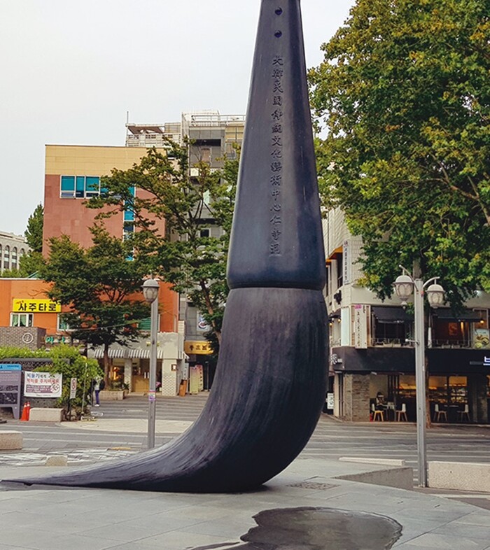 A sculpture of a giant calligraphy brush