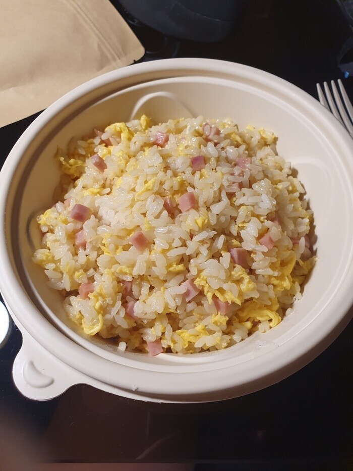 During the Games, some hotels in the area are selling basic ham fried rice for 109 yuan, or approximately US$17. (Lee Jun-hee/The Hankyoreh)