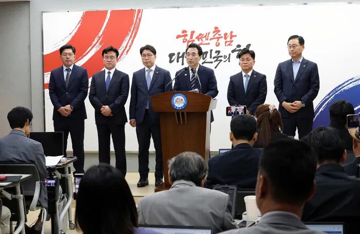 '민주당 탈환' 충청 광역단체 인수위원장에 현역 의원 포진 - 뉴스 썸네일 이미지