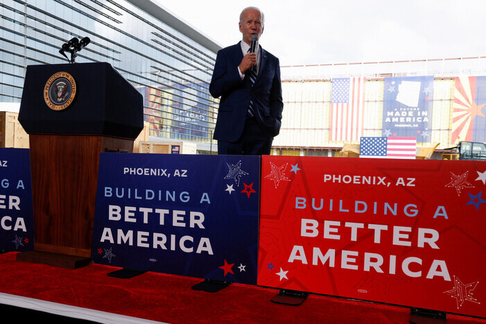 US President Joe Biden speaks at an event for TSMC’s chip plant in Arizona on Dec. 6. (Reuters/Yonhap)