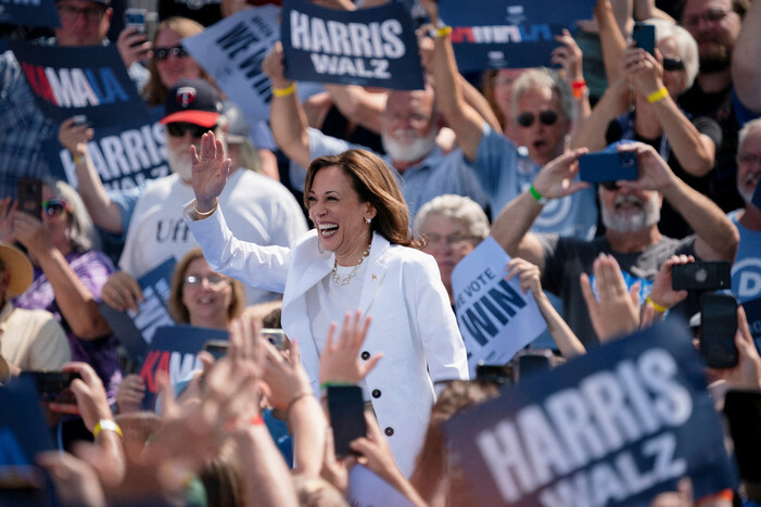 Harris, que está em ascensão, venceu Trump em 5 dos 7 estados decisivos onde Biden está atrás