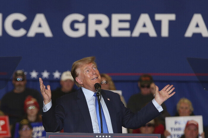 Former US President Donald Trump speaks at a campaign event in Claremont, New Hampshire, on Nov. 11. (AP/Yonhap)