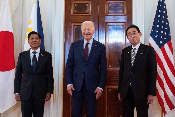 미·일·필리핀 첫 정상회의…“모든 남중국해 상호방위조약 적용”
