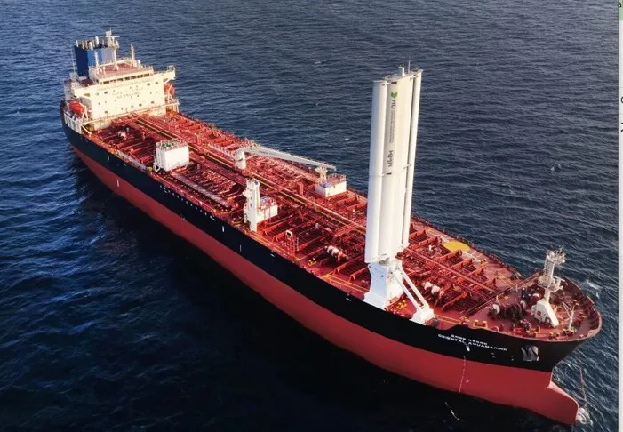 '날개'로 바람 활용해 선박 연비 개선...HD현대, '윙세일' 실증 - 뉴스 썸네일 이미지