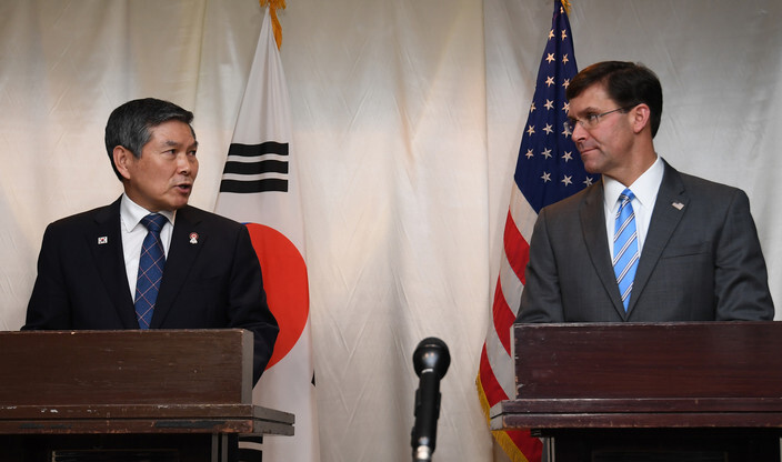 South Korean Defense Minister Jeong Kyeong-doo and US Defense Secretary Mark Esper hold a joint press conference in Bangkok announcing the postponement of a joint military exercise on Nov. 17.