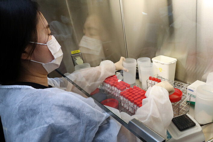 A researcher at the Gwangju Health and Environment Research Institute prepares to analyze plasma samples on July 9. (Yonhap News)