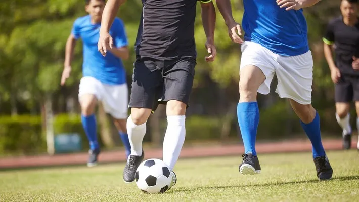 "10만원 넘는 조끼가 벽돌이 됐다"...앱 유료화에 뿔난 축구 동호인들 - 뉴스 썸네일 이미지