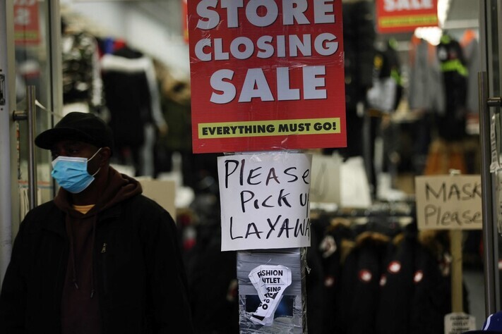 Sale signs are displayed in the window of a business in Brooklyn in New York City on Dec. 1, 2020. (AFP/Yonhap News)