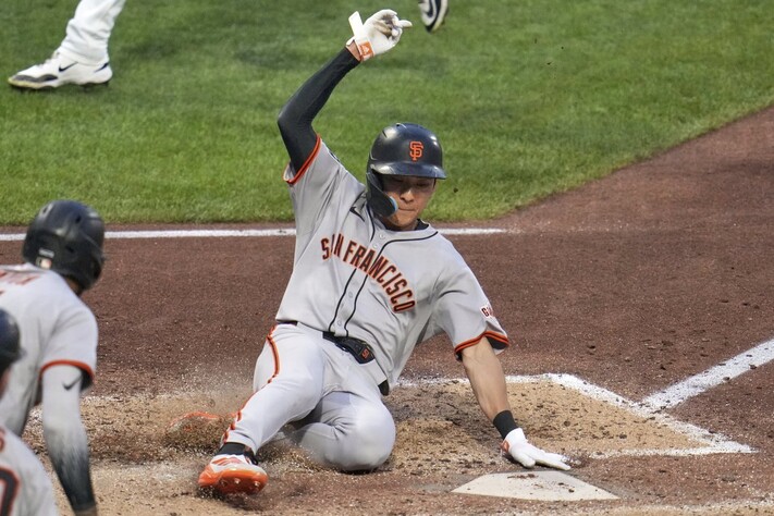 San Francisco Giants Lee Jung -hu scored a six -time two -round in a visit to the 2025 Major League (MLB) Pittsburgh Pirates held at the Pittsburgh P & C (PNC) park in Pennsylvania, USA on the 6th. Pittsburgh/AP Yonhap News