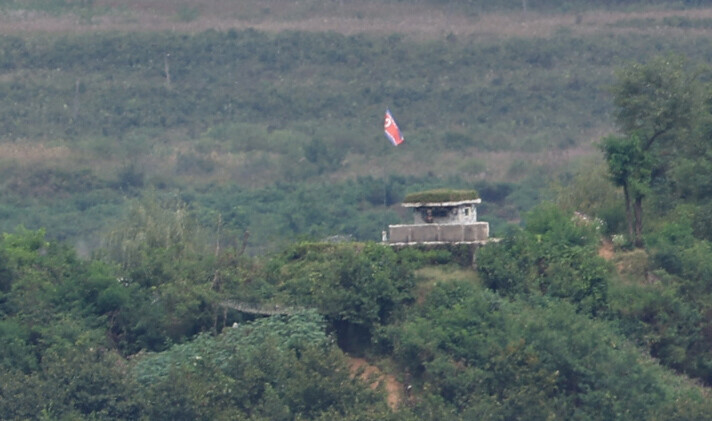 A North Korean guard post as seen from the Cheorwon Peace Observatory on Sept. 16. (Kang Chang-kwang/The Hankyoreh)