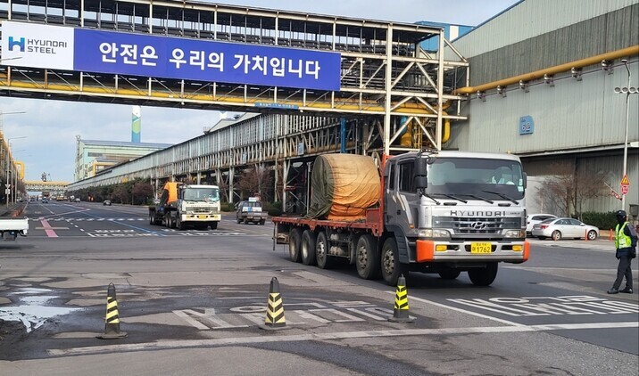 A truck leaves Hyundai Steel’s mill in Dangjin, South Chungcheong Province, in late 2022. (Yonhap)