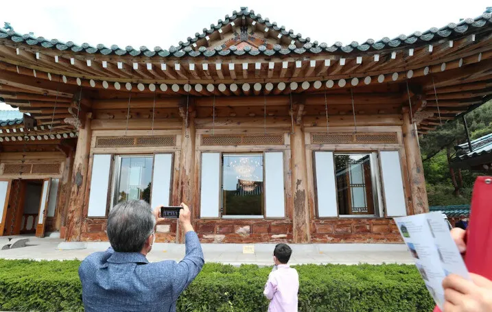 [단독] 이 대통령, 다음 달께 ‘청와대 관저’로 이사