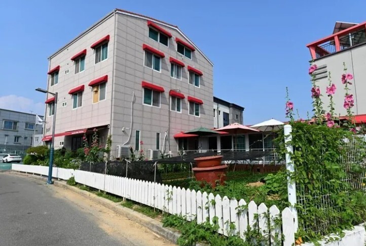 영호남 유일의 북한 이탈 학생 대안학교인 부산 강서구 장대현중고등학교. 장대현중고등학교 제공