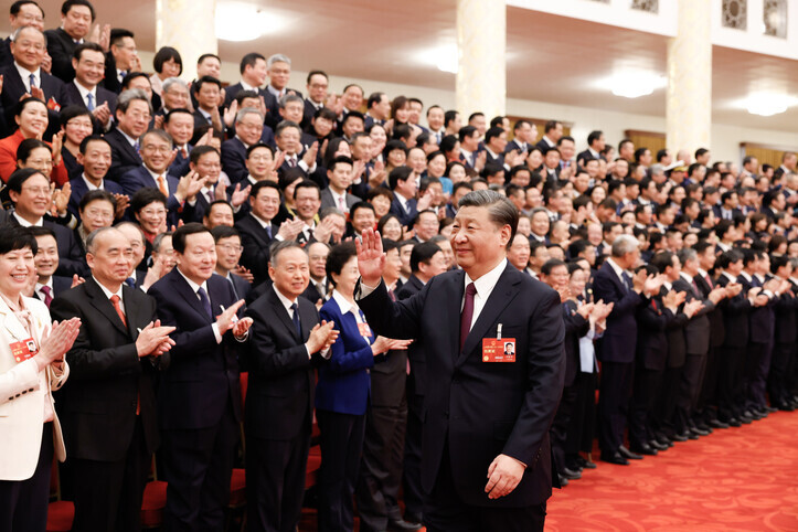 Xi Jinping, chairman of the Communist Party of China, waves to those present at the closing ceremony of the National People’s Congress on Monday in Beijing. (Xinhua/Yonhap)
