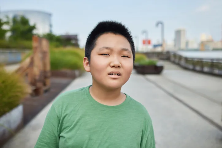 한쪽 눈 갑자기 찡긋?...우리 아이 사시 눈치 채는 법 [건강한겨레]