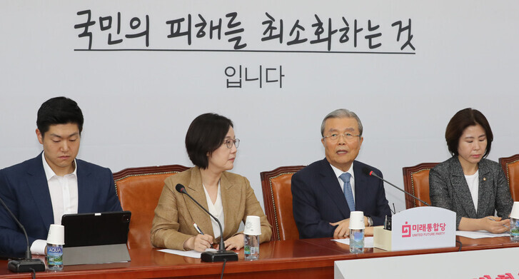 Kim Chong-in, chair of the United Future Party’s emergency policy committee, speaks during a meeting at the National Assembly on Aug. 13. (Yonhap News)
